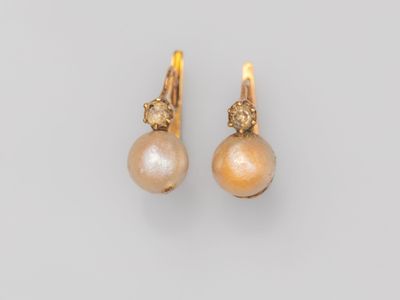 Paire de dormeuses anciennes en or rose 750°/°° (18K), serti…