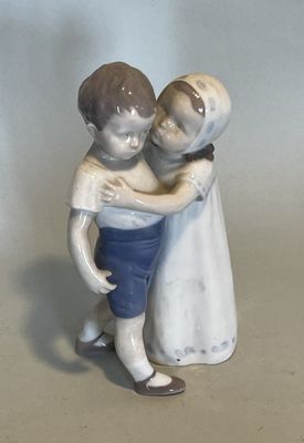 a figurine of a couple hugging each other