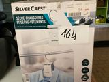 une boîte de produits autonettoyants Silvercrest posée sur le comptoir