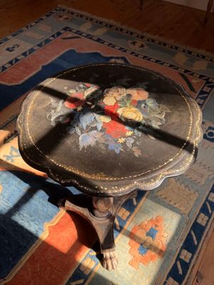 Guéridon rond en bois noirci, piètement tripode, Napoléon II…