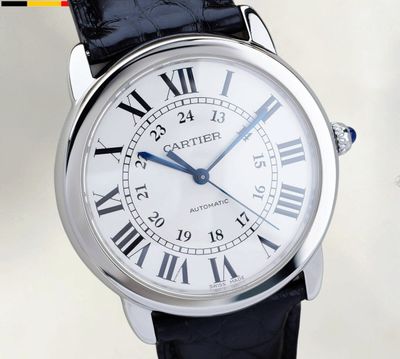 gros plan d'une montre-bracelet avec des chiffres romains