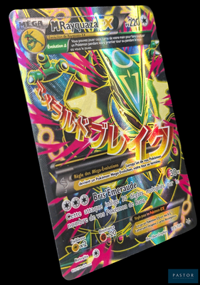 gros plan d'une carte pokemon sur fond noir