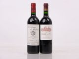 deux bouteilles de vin rouge posées l'une à côté de l'autre sur une table