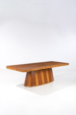 une image d'une table en bois sur fond blanc