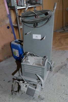 a machine that is sitting in the middle of a room