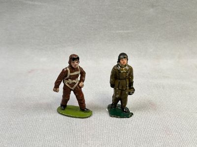 Lot de soldats en plomb peint comprenant deux pilotes frança…