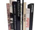 une pile de livres empilés les uns sur les autres