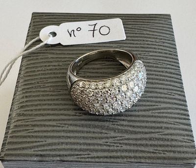 Bague Jonc en Platine 900/°° entièrement pavée de beaux diam…