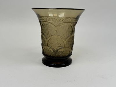 an image of a glass vase with a design on it