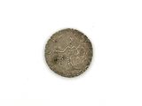 une vieille pièce de monnaie sur laquelle figure un homme, sur un fond blanc