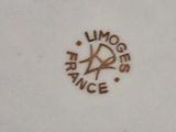 the lid of a white plate with a design of a bird on it