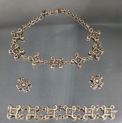 Yvonne TINDAS. Parure composée d'un collier, d'un bracelet e…