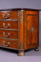 Commode en placage de palissandre ouvrant par quatre tiroirs… (photo 5)