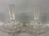 paire de chandeliers en verre clair sur fond blanc