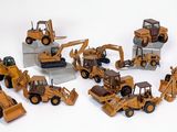 de nombreux engins de chantier miniatures posés sur une surface blanche