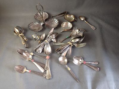 a lot of silver spoons and spoon spoons on the table