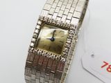 une photo d'une montre-bracelet pour femme sertie de diamants
