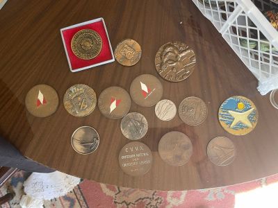 a lot of coins sitting on a table on the floor