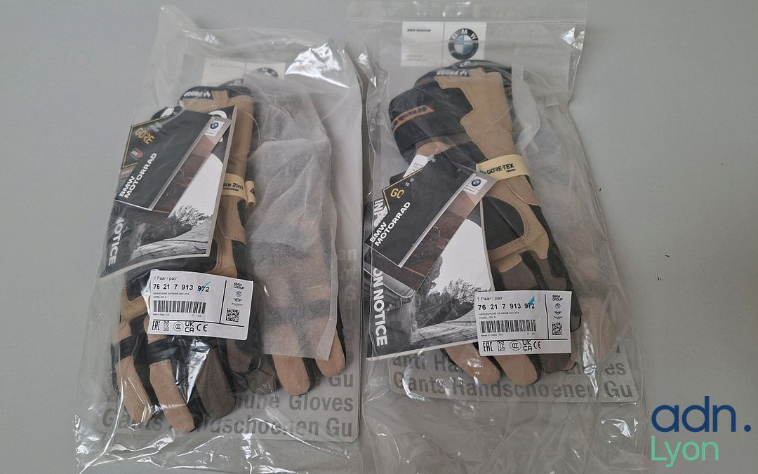 Lot de 2 paires de gants de moto - BMW - Taille 8 - Neuf - TVA Récupérable - Ce lot chez vous partout en France métro...