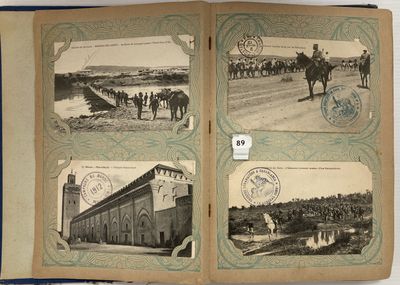 une vieille photo d'un livre contenant des images de personnes à cheval