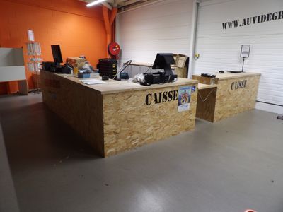 Comptoir d’angle mélaminé et plateau, fabrication maison