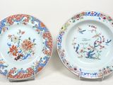 paire d'assiettes en porcelaine chinoise ornées d'oiseaux et de fleurs