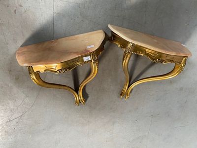 paire de consoles anciennes de style français avec plateau en marbre