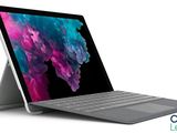 un ordinateur portable sur lequel est posé un clavier