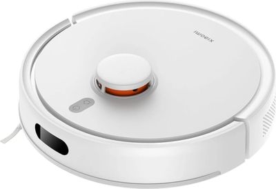 gros plan d'un aspirateur robot sur une surface blanche