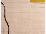 une peinture représentant une guitare sur un fond beige orné d'une bande jaune