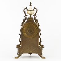 Horloge de cheminée en bronze avec des plaques en porcelaine… (photo 3)