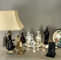 Lot d'objets décoratifs divers comprenant une lampe à pétrol… (photo 2)