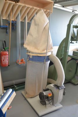 a machine that is sitting on a table in a room