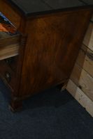 Commode en placage d'acajou à montants antérieurs à demie-co… (photo 5)