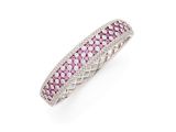 une bague en saphir rose et diamants, signée Van Cleef
