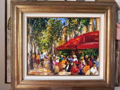 une peinture représentant un groupe de personnes marchant dans la rue