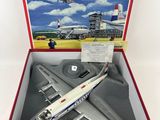 une image représentant une maquette d'avion dans une boîte