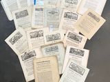 beaucoup de vieux livres posés ensemble sur la table