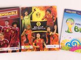 trois jaquettes de DVD représentant différentes équipes de footballeurs sur un fond blanc