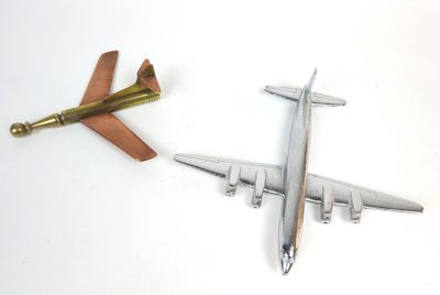 Modèle réduits d'avion de ligne en métal chromé, 16 X 19 cm,…