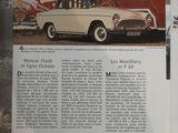 une ancienne publicité pour une voiture qui est exposée