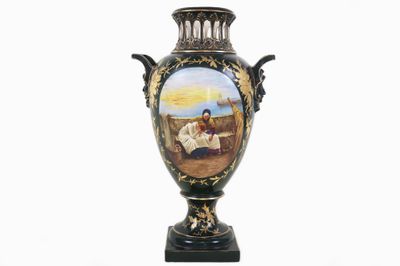 PARIS - Circa 1900 Grand vase sur piédouche en faïence émail…