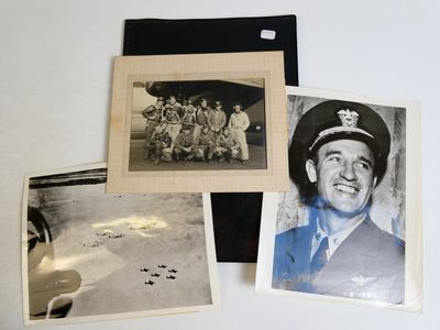 plusieurs vieilles photos en noir et blanc représentant des hommes en uniforme militaire