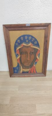 une image représentant un tableau d'une femme portant une couronne sur la tête