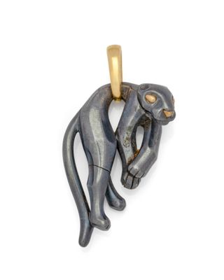une image représentant un pendentif en forme de singe noir et doré sur fond blanc