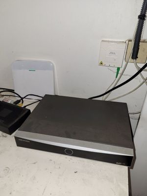 Système de vidéo surveillance HIKVISION comprenant : - Photo 1