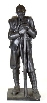 statue d'un homme armé d'un pistolet et coiffé d'un chapeau, sur fond blanc
