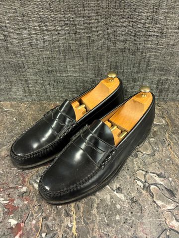 WEEJUNS - Paire de mocassins en cuir noir. Pointure 43. État neuf