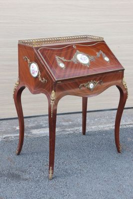 a small wooden table with a clock on it