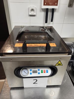 l'image d'une machine posée sur une table